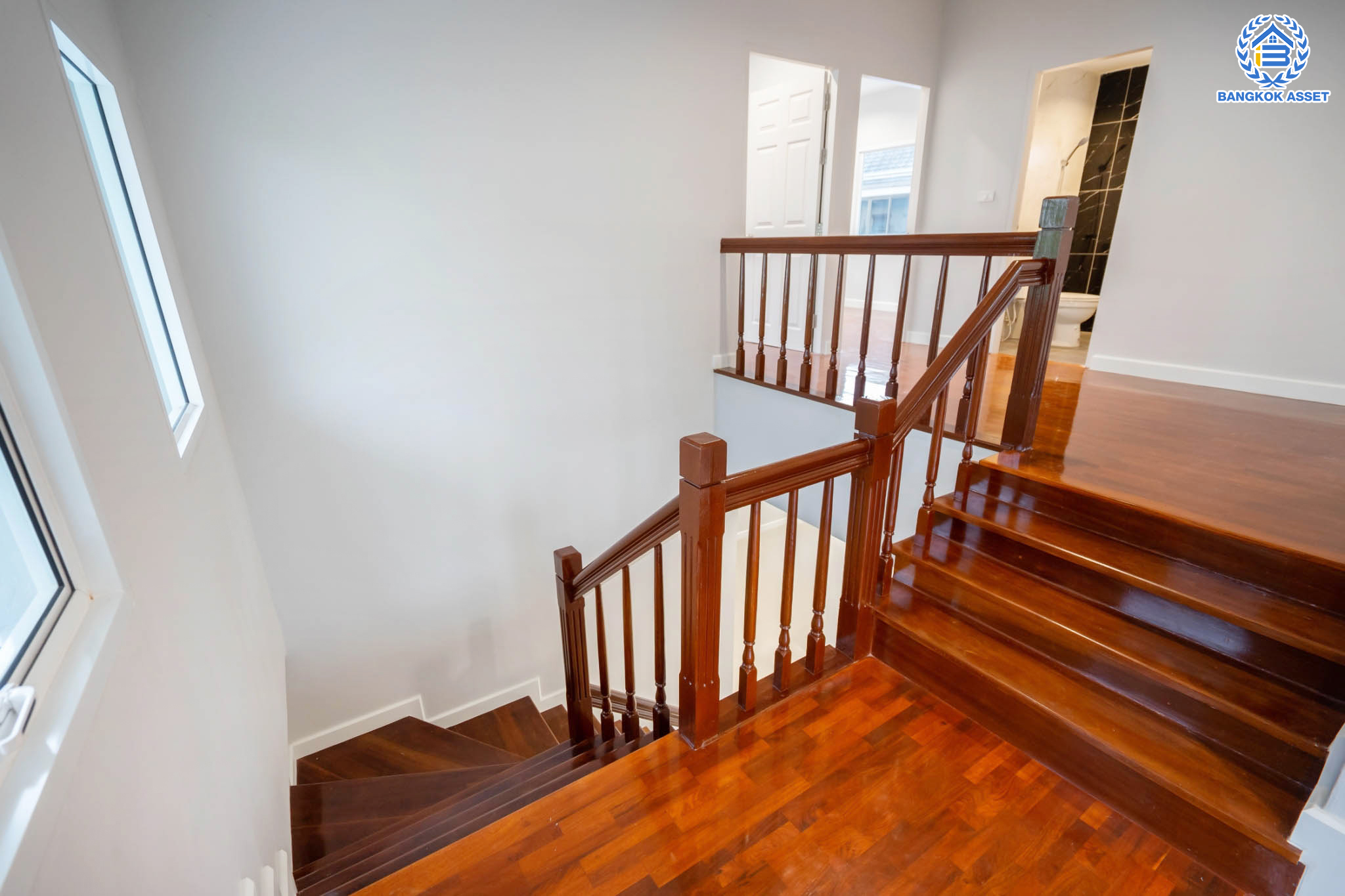 บ้านมือสองตกแต่งใหม่ ม.มณีรินทร์ รัตนาธิเบศร์ แบรนด์ Property Perfect หลังใหญ่ เนื้อที่ 60 ตร.ว. ฟังก์ชันจัดเต็ม 4 ห้องนอน 3 ห้องน้ำ 1 ห้องอเนกประสงค์ จอดรถได้ 2 คัน บนทำเลศักยภาพ ใกล้ทางด่วนงามวงศ์วาน และเพียง 10 นาที ถึงรถไฟฟ้า "สถานีบางรักน้อยท่าอิฐ"